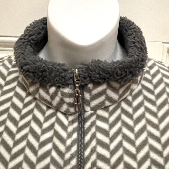 Alia Large soft & cuddly vest in a white & grey stripe. In Great used condition - Picture 3 of 12